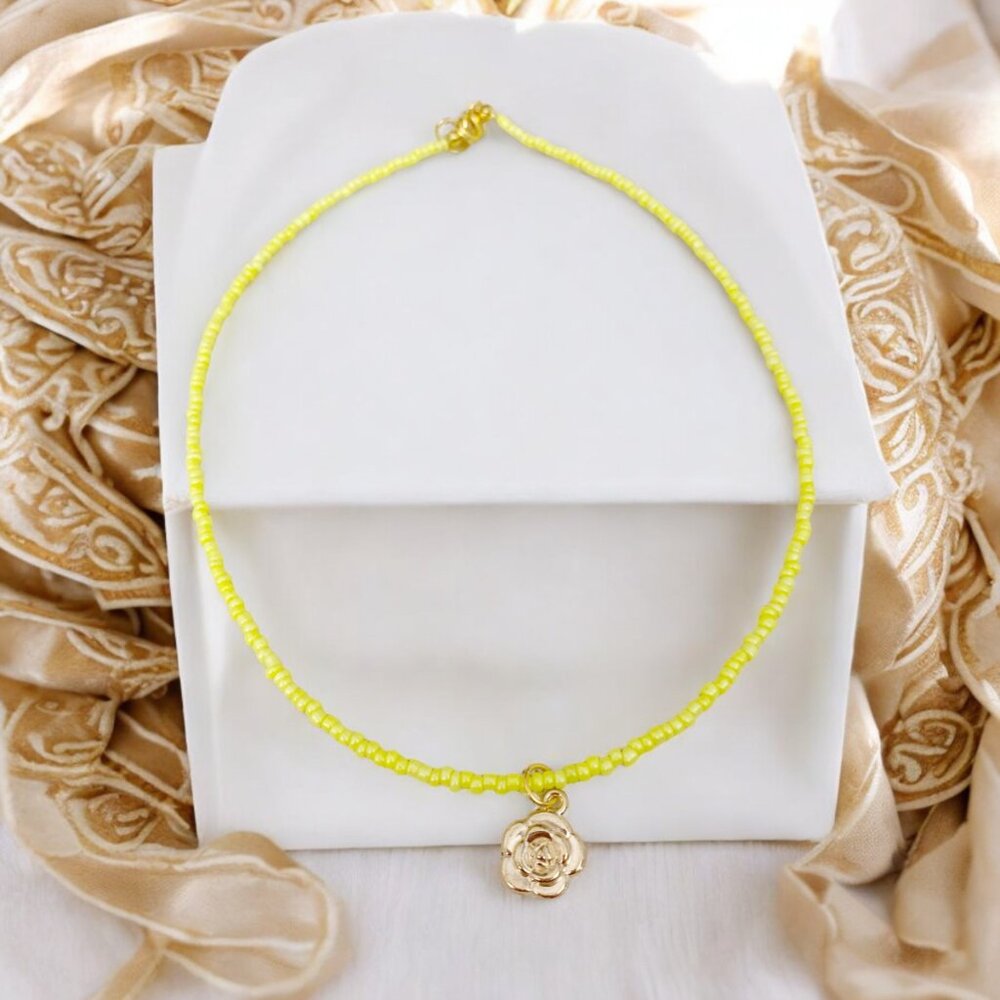HANDMADE Yellow seed bead dainty gold flower charm pendant necklace choker